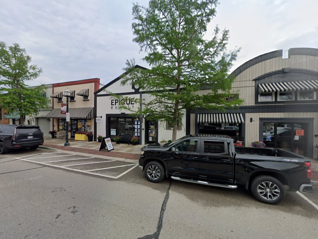 Epique Realty - Redwire (Jen Pineau) — photo