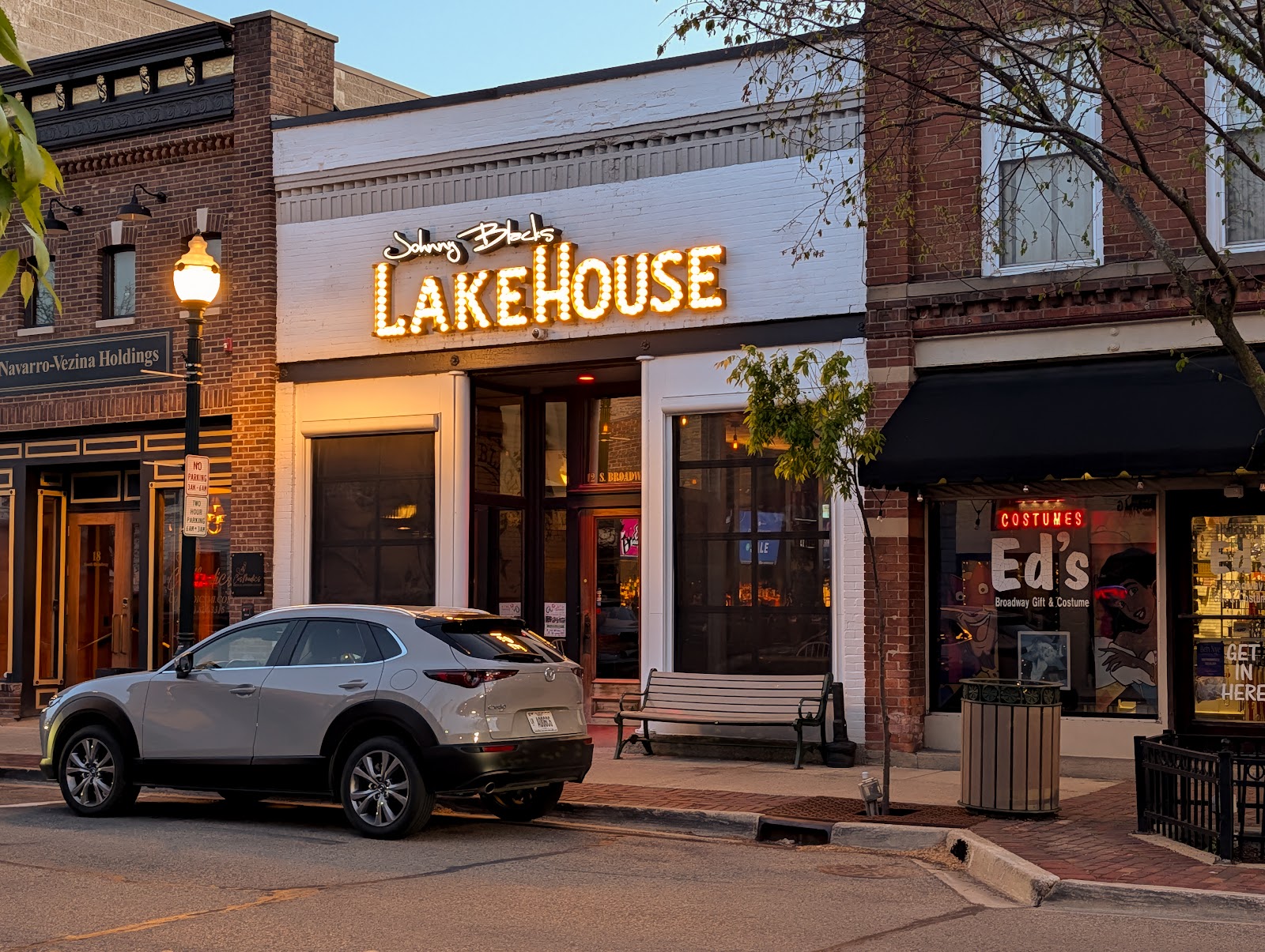 Johnny Blacks LakeHouse in Lake Orion