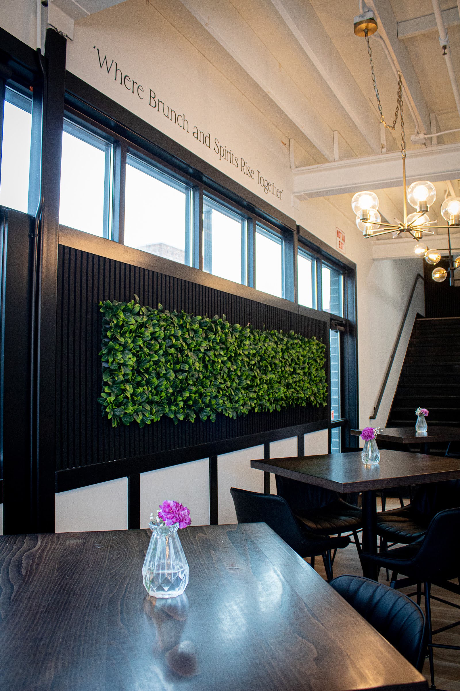Rise Lounge in
