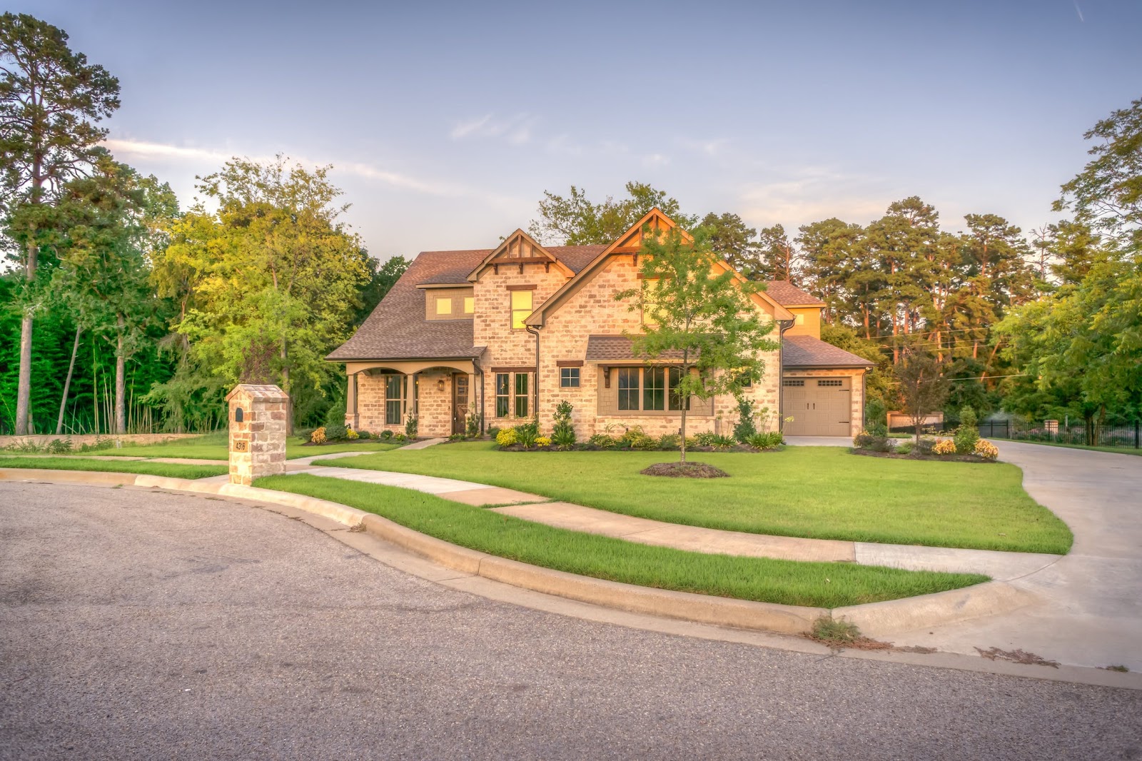 Sarah Jones RE/MAX Agent — photo
